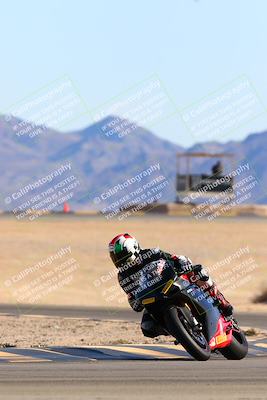 media/Jan-08-2022-SoCal Trackdays (Sat) [[1ec2777125]]/Turn 4 (1145am)/